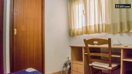 Single Bed in Room in a shared 4-bedroom apartment for rent in Trinitat, students only - Photo 5
