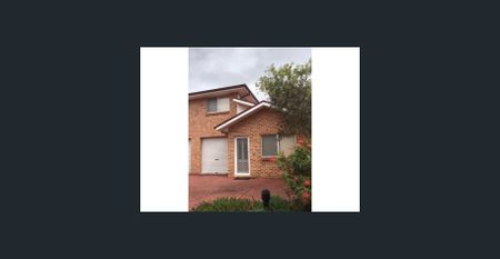 Beautifully Renovated 3-Bedroom Townhouse in a Quiet, Convenient Location - Photo 4