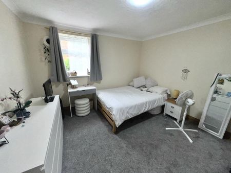 5 bedroom flat to rent - Photo 3
