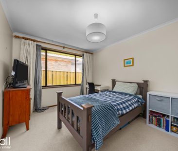 Bright & Spacious 4 Bedroom Home in the Heart of Howrah - Photo 1