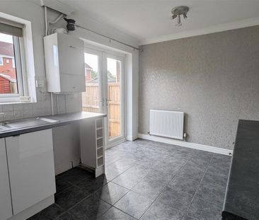 2 bedroom end of terrace house to rent - Photo 5