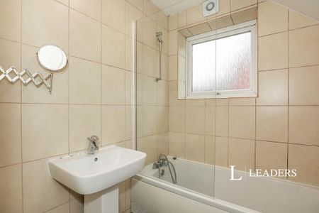 3 bedroom semi-detached house to rent - Photo 5