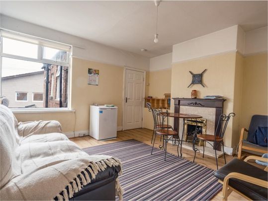 3 bedroom flat to rent - Photo 1