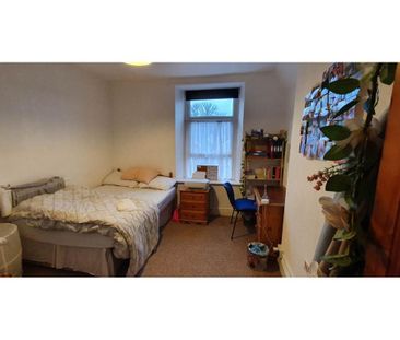 3 bedroom flat to rent - Photo 2