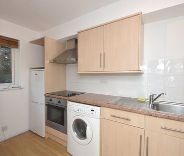 Elgin Road, Weybridge, KT13 - Photo 3