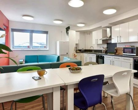 1 bedroom in a flat share to rent - Photo 3