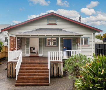 Charming Mt. Albert 3BR Home w/ Deck - Photo 5