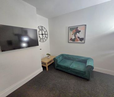 1 bedroom in a house share to rent - Photo 2