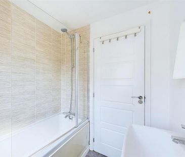 5 bedroom detached house to rent - Photo 4