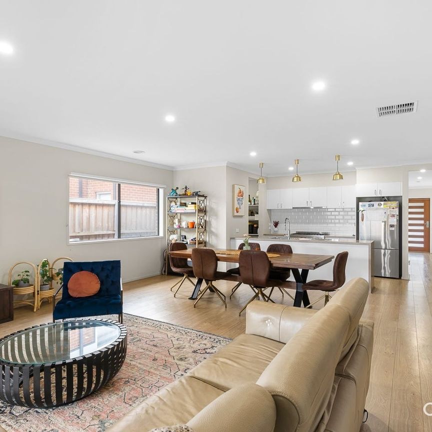 When You Require Style, Sophistication & Location! - Photo 1