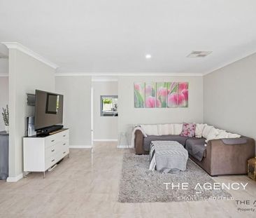 Stunning 4 bedroom with pool - Photo 4