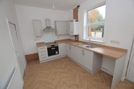 2 Bedroom Terraced House - Photo 3