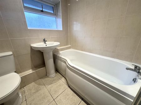 Blacker Hill, Worsbrough Road, S74, Barnsley - Photo 3