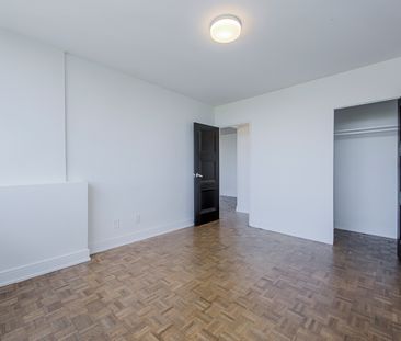 North Shore Towers - Photo 4