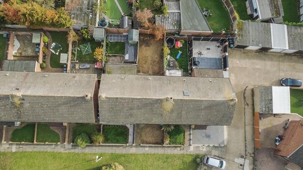 3 bedroom terraced house to rent - Photo 1