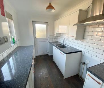 2 bedroom semi-detached bungalow to rent - Photo 6