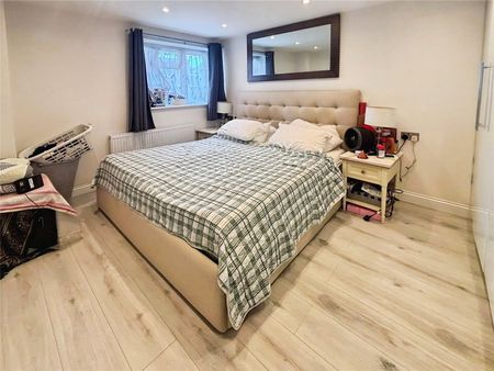 Midsummer Avenue, Hounslowl, TW4 5AZ - Photo 2