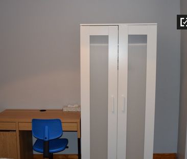 Room for rent in 4-bedroom apartment in Glasnevin, Dublin - Photo 3