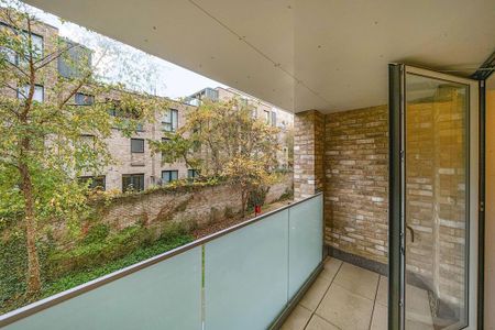 3 bedroom flat to rent - Photo 2