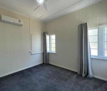 Renovated unit, closed to everything! - Photo 3