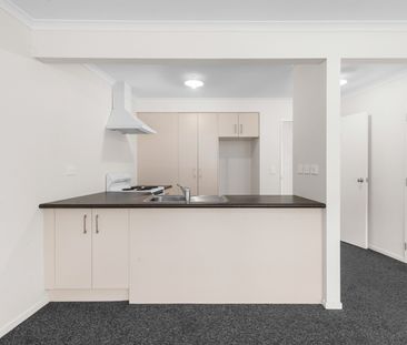 Discover comfortable and convenient living in this well-maintained ... - Photo 6