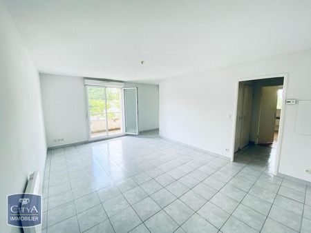 Location Appartement 2 pièces 47m² LE CATEAU CAMBRESIS 59360 - Photo 2