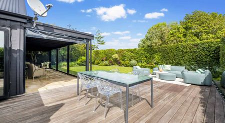 3 Bedrooms Boat Parking Caravan Parking 3 Garage - Photo 3