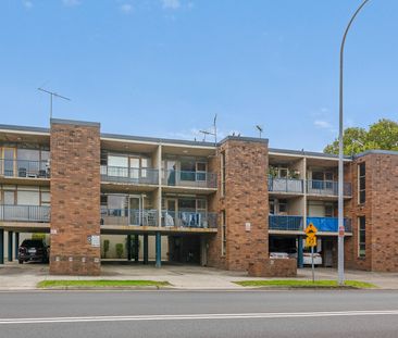 Minutes walk to Station & Shops!! - Photo 5