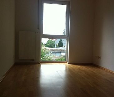 Ruhige und schöne 3 - Zim. Whg. mit großem Balkon, Keller, TG, barr... - Photo 2