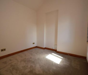 2 bedroom semi-detached house to rent - Photo 4