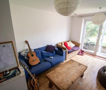 6 bedroom detached house to rent - Photo 1