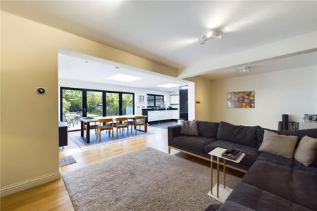 4 bedroom semi-detached house to rent - Photo 3