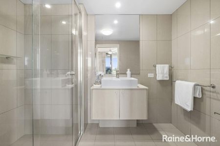 Stylish and Modern Apartment in the Heart of Auchenflower - Photo 5