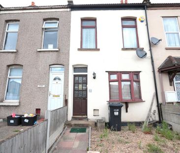 3 bedroom terraced house to rent - Photo 6