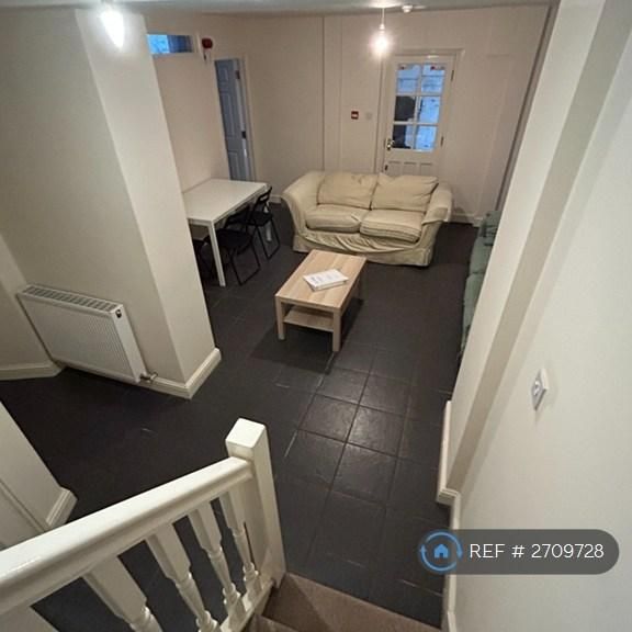 6 bedroom flat to rent - Photo 1