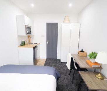 1 bedroom in a house share to rent - Photo 1