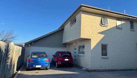 Double glazed newish home - Photo 4