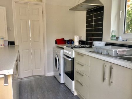 Highclere Gardens, Plymouth, PL6 - Photo 4