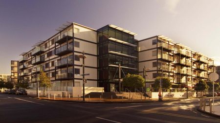 Stunning Fully Furnished Apartment in Viaduct Point - Photo 5