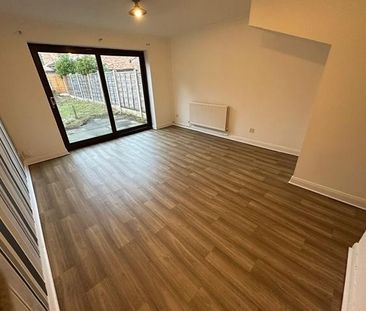 2 bedroom end of terrace house to rent - Photo 2