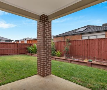 42 Dawley Circuit Werribee VIC - Photo 4