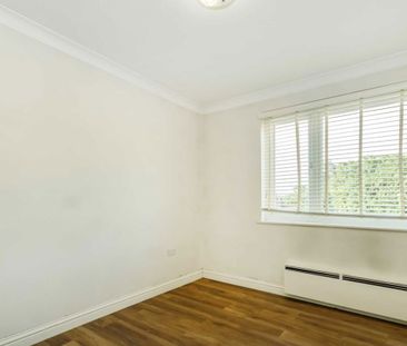 Mountcombe Close, KT6, London - Photo 4