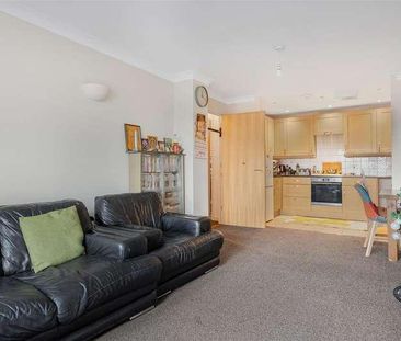 Priory Heights, Slough, SL1 - Photo 3