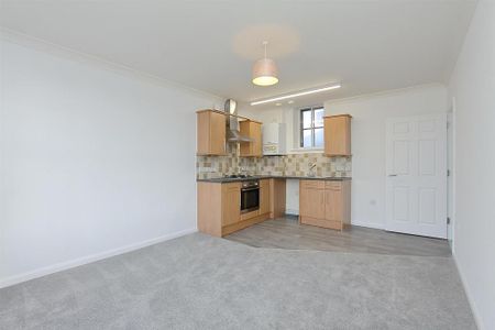 2 bedroom flat to rent - Photo 5