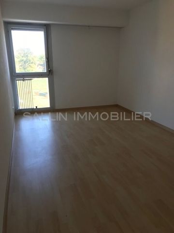 APPARTEMENT DE 4 PIECES PROCHE DE TOUTES COMMODITES - Photo 2