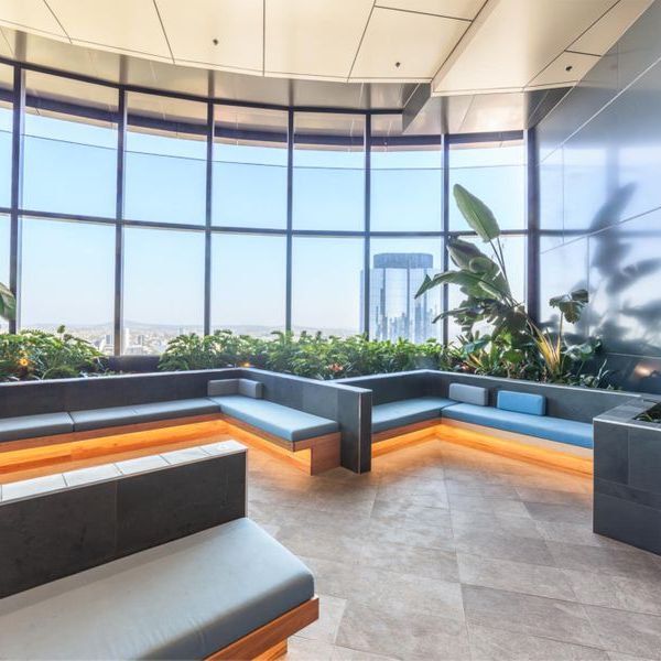 STUNNING BRISBANE SKYTOWER UNIT! - Photo 1