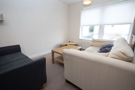 2 bed flat to rent in Capstone Place, Bournemouth, BH8 - Photo 4