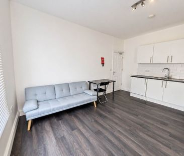 Price £2,750 pcm - Available Now - Part Furnished - Photo 3