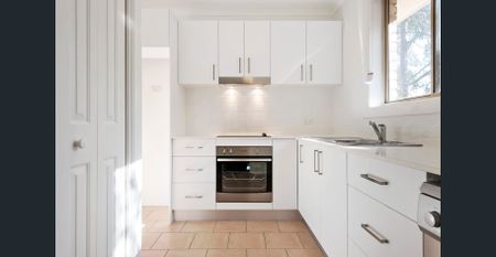 Modern two bedroom villa located in a quiet block - moments away from scenic river views - Photo 3