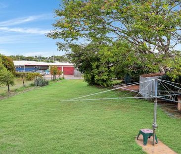 SPACIOUS WELL LOCATED HIGH SET GABLE HOME - 3 BED - STUDY - SUN ROO... - Photo 1